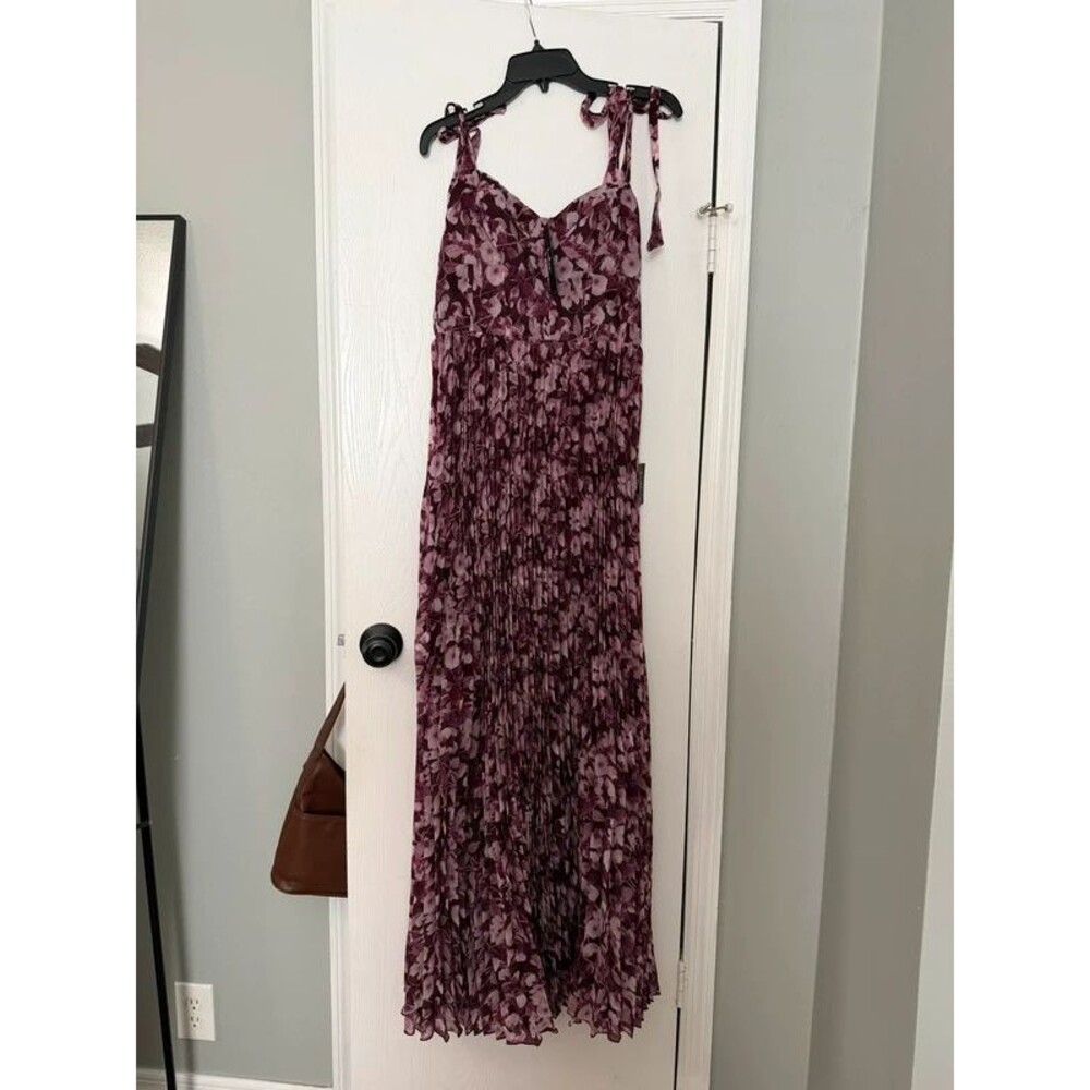 NWT Lulu’s plum floral pleated dress size L